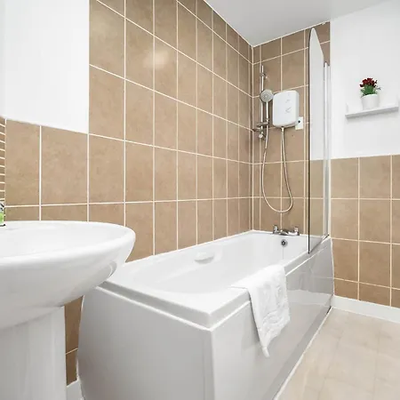 2 Bedroom House - Garden & Parking 2gm - Wifi Holiday home Birmingham