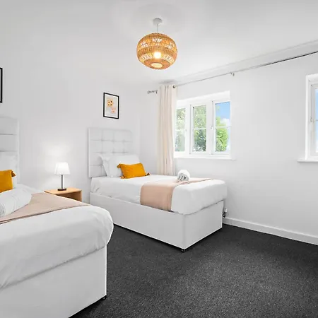 Holiday home 2 Bedroom House - Garden & Parking 2gm - Wifi Birmingham