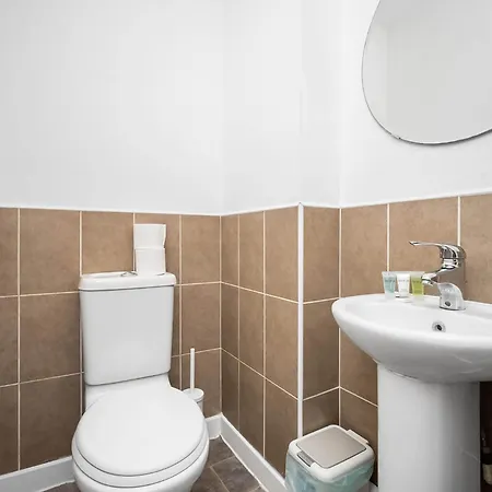 2 Bedroom House - Garden & Parking 2gm - Wifi Holiday home