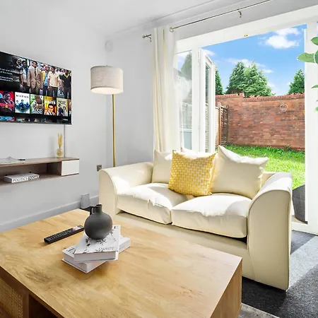 Holiday home 2 Bedroom House - Garden & Parking 2gm - Wifi