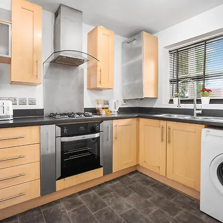 2 Bedroom House - Garden & Parking 2gm - Wifi *