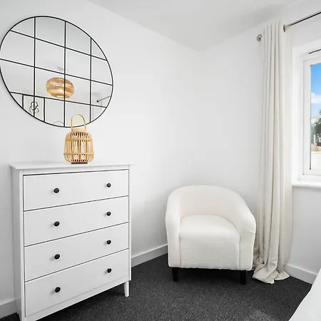 2 Bedroom House - Garden & Parking 2gm - Wifi