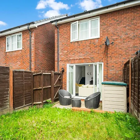 Holiday home 2 Bedroom House - Garden & Parking 2gm - Wifi *